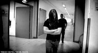 que le pasa a Georg??? esta enfadado??